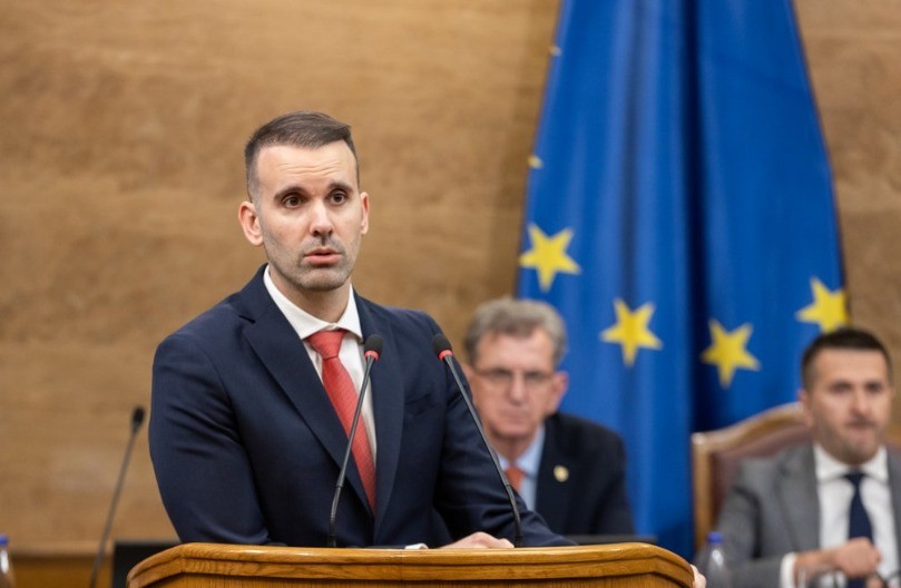 Isti scenario kao 1997: Premijer Spajić krenuo putem Đukanovićeve autokratije